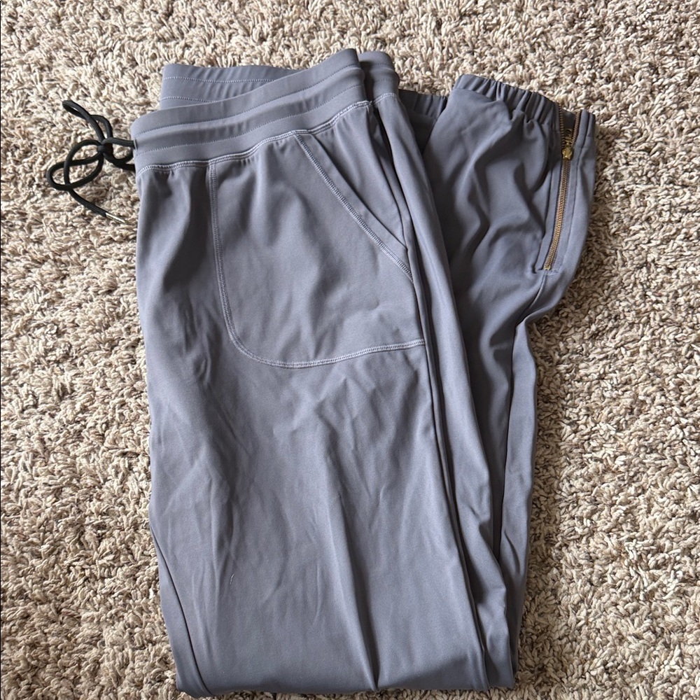ZYIA Charcoal Peak Joggers - L